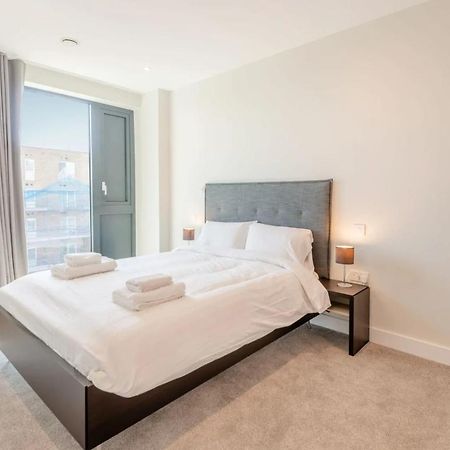 Modern Apartments In Brentford 2 Minutes Walk From Kew Bridge Exterior foto