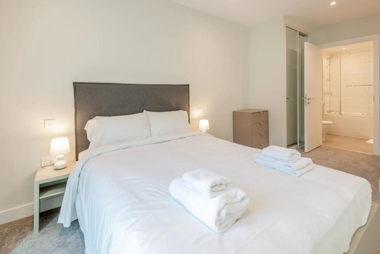 Modern Apartments In Brentford 2 Minutes Walk From Kew Bridge Exterior foto