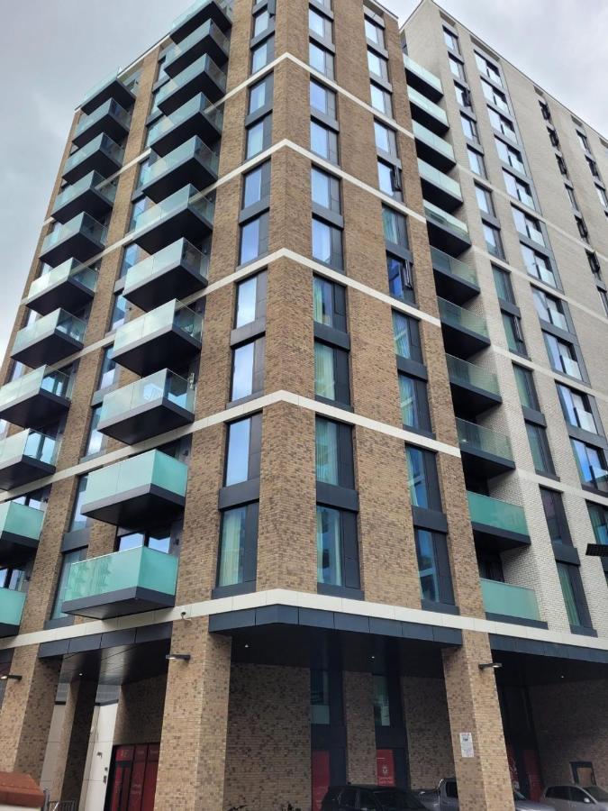 Modern Apartments In Brentford 2 Minutes Walk From Kew Bridge Exterior foto